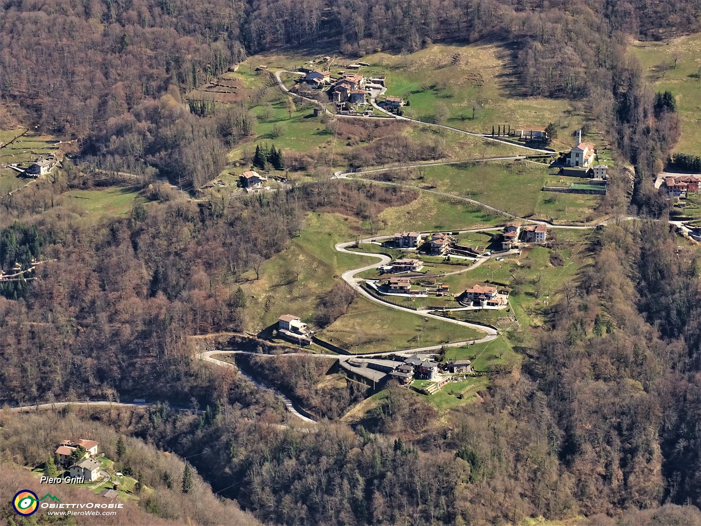70 Dal Pizzo di Spino zoom su Cornalta.JPG